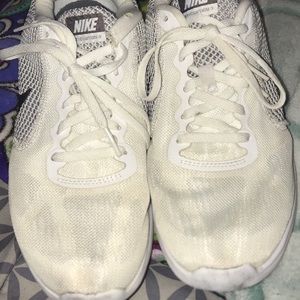 Nike Revolution 3 Shoes